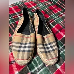 Burberry flat size 8